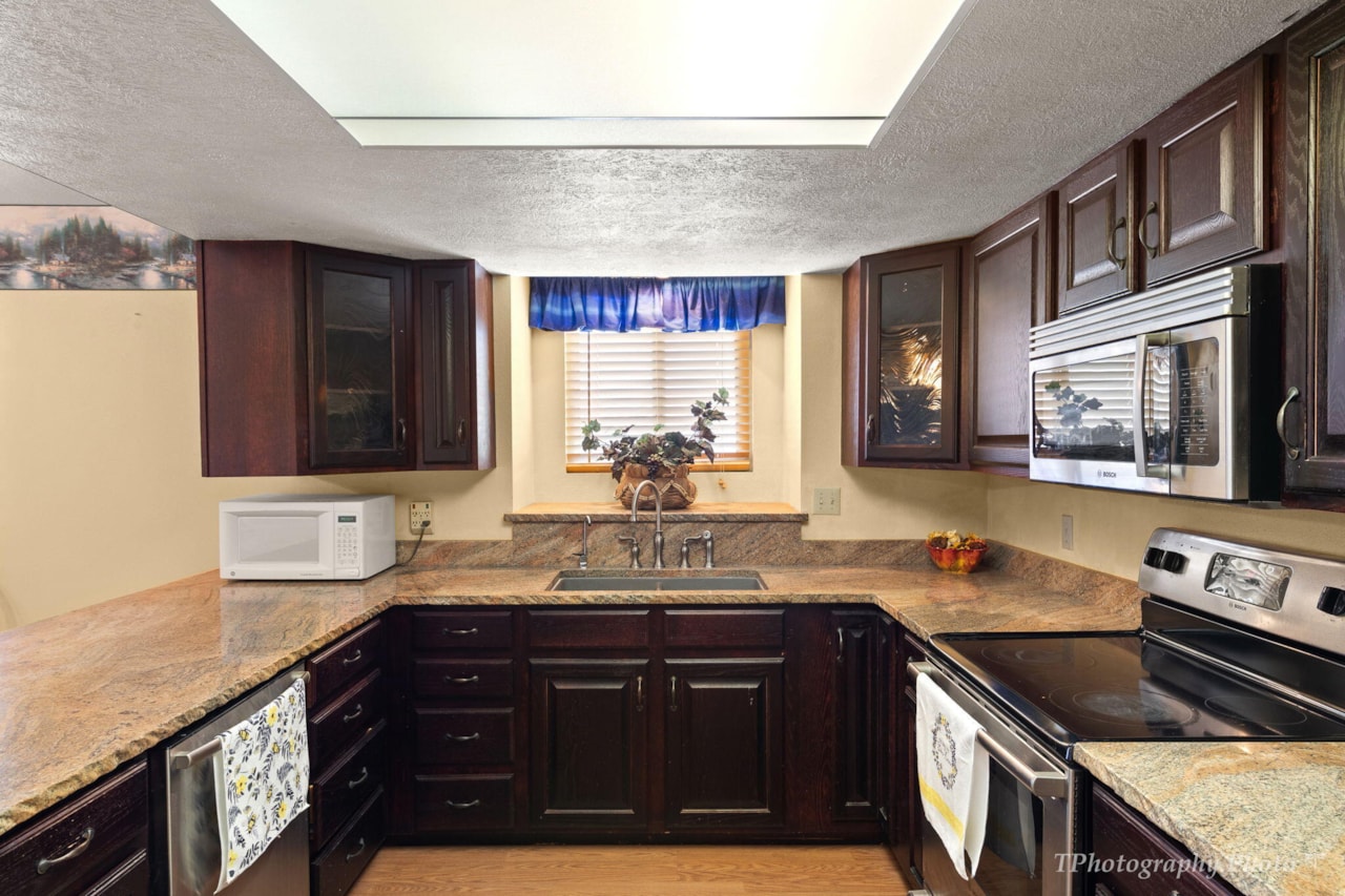 5805 N 1400  W St George, UT 84770 home for sale, MLS#25-263184 - Erika Rogers Photo 14