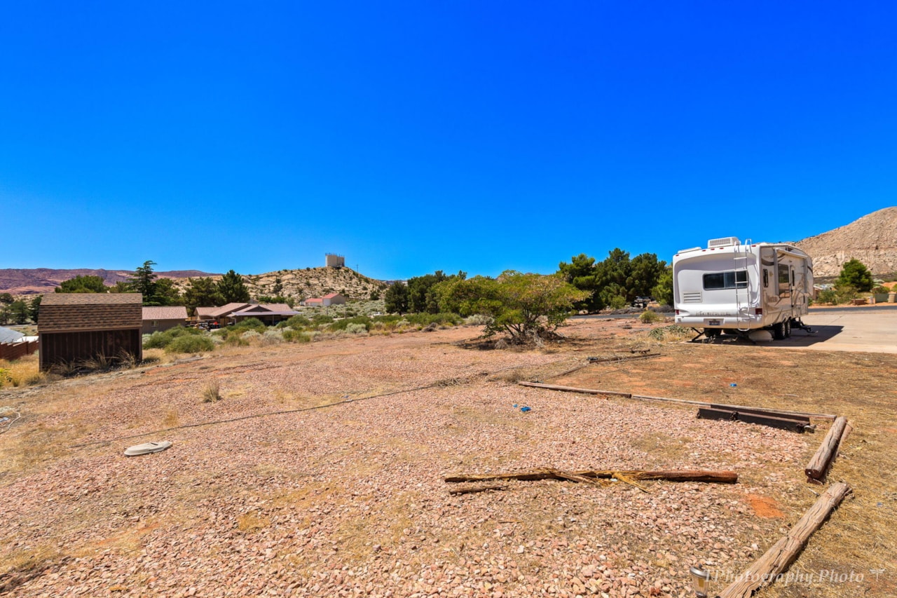 5805 N 1400  W St George, UT 84770 home for sale, MLS#25-263184 - Erika Rogers Photo 36