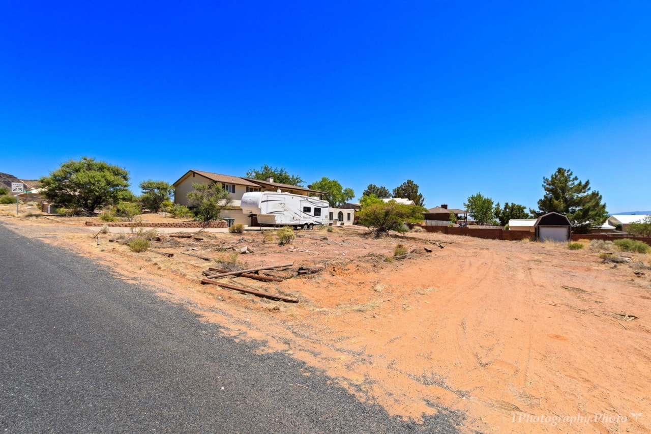 5805 N 1400  W St George, UT 84770 home for sale, MLS#25-263184 - Erika Rogers Photo 38