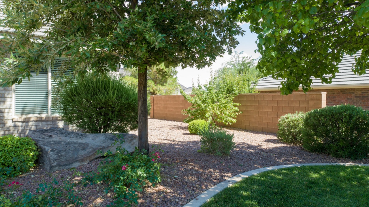 1730 W Stonebridge #25 St George, UT 84770 home for sale, MLS#25-263269 - Erika Rogers Photo 4