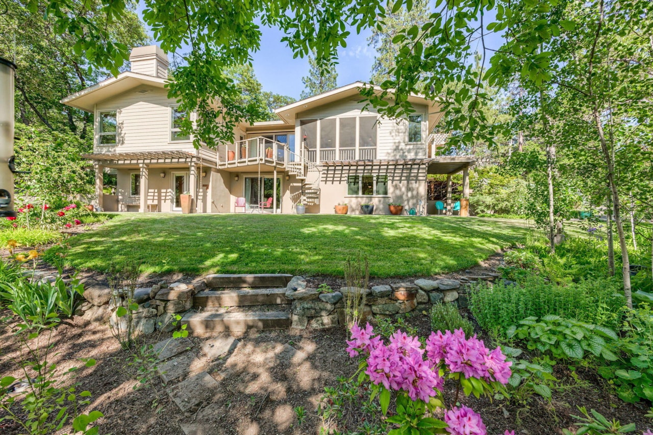 6268 Little Applegate Rd Jacksonville, OR 97530 | MLS® 220203269