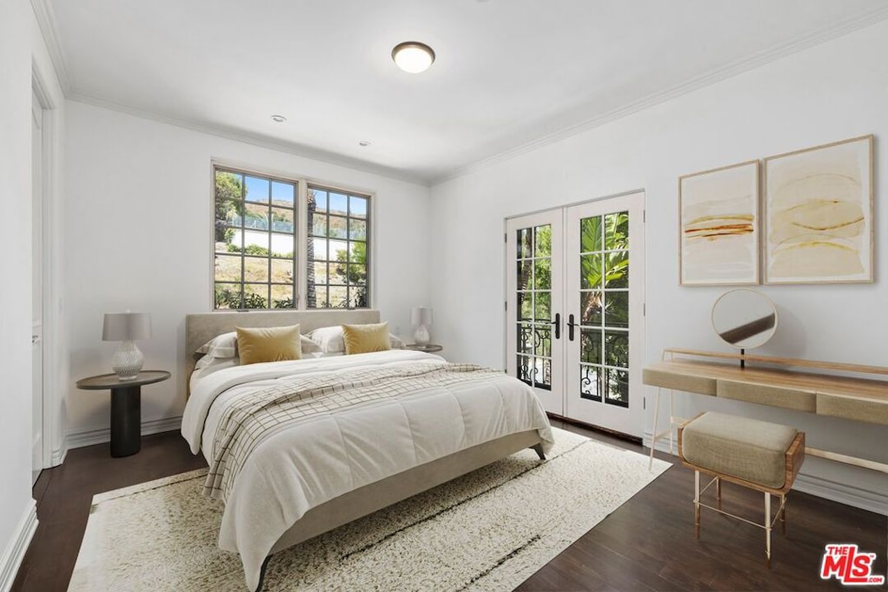 16718 Via Pacifica Pacific Palisades - 10 25567535 37
