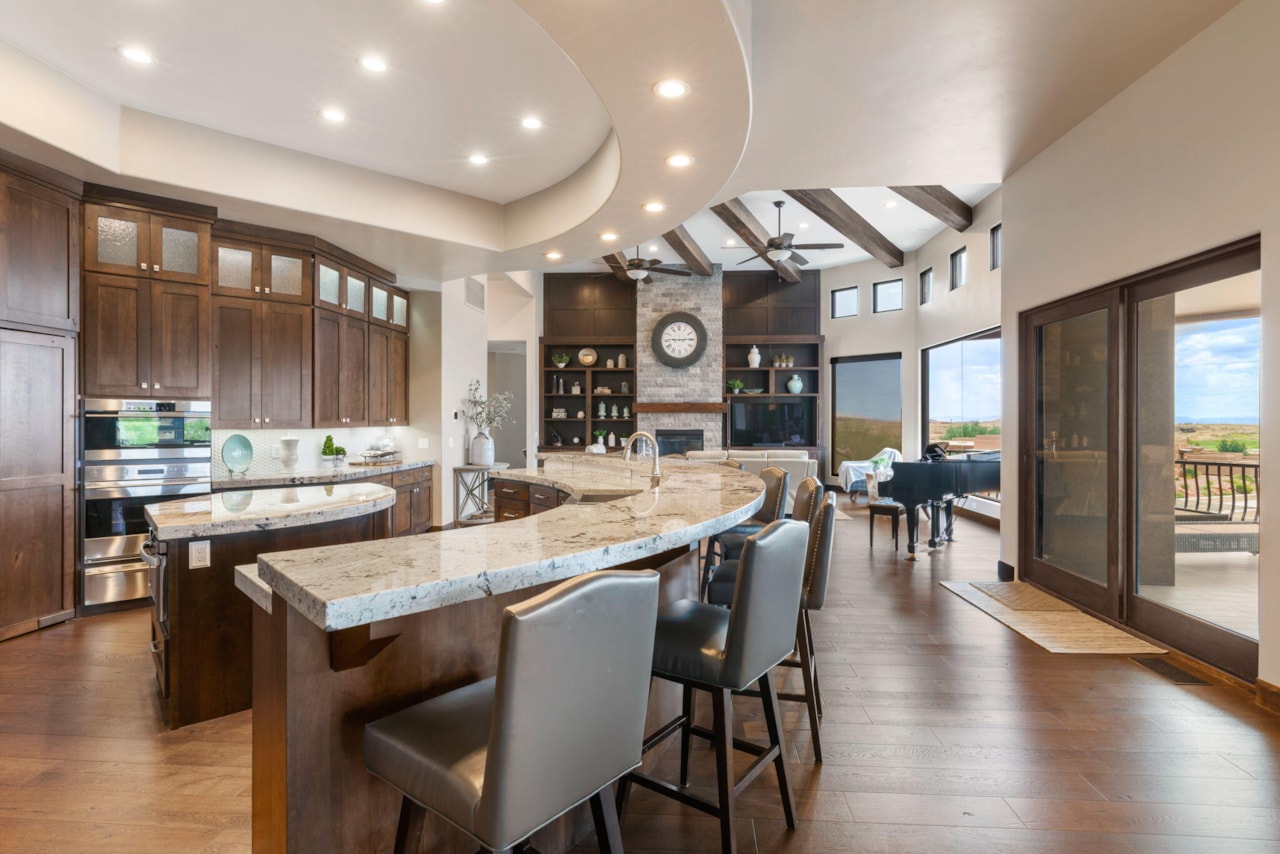 2203 W Silver Cloud DR St George, UT 84770 home for sale, MLS#25-263442 - Erika Rogers Photo 7