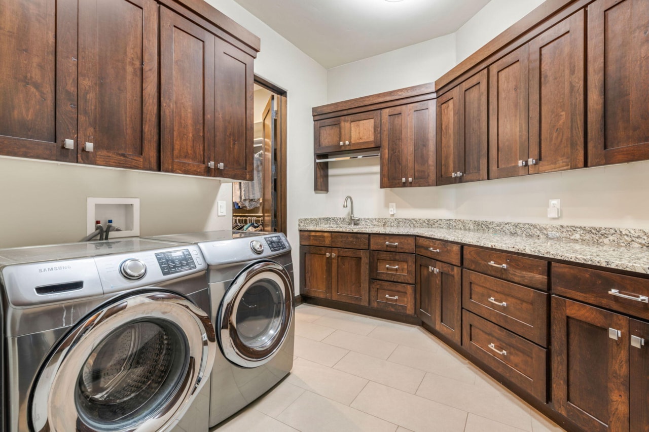 2203 W Silver Cloud DR St George, UT 84770 home for sale, MLS#25-263442 - Erika Rogers Photo 29