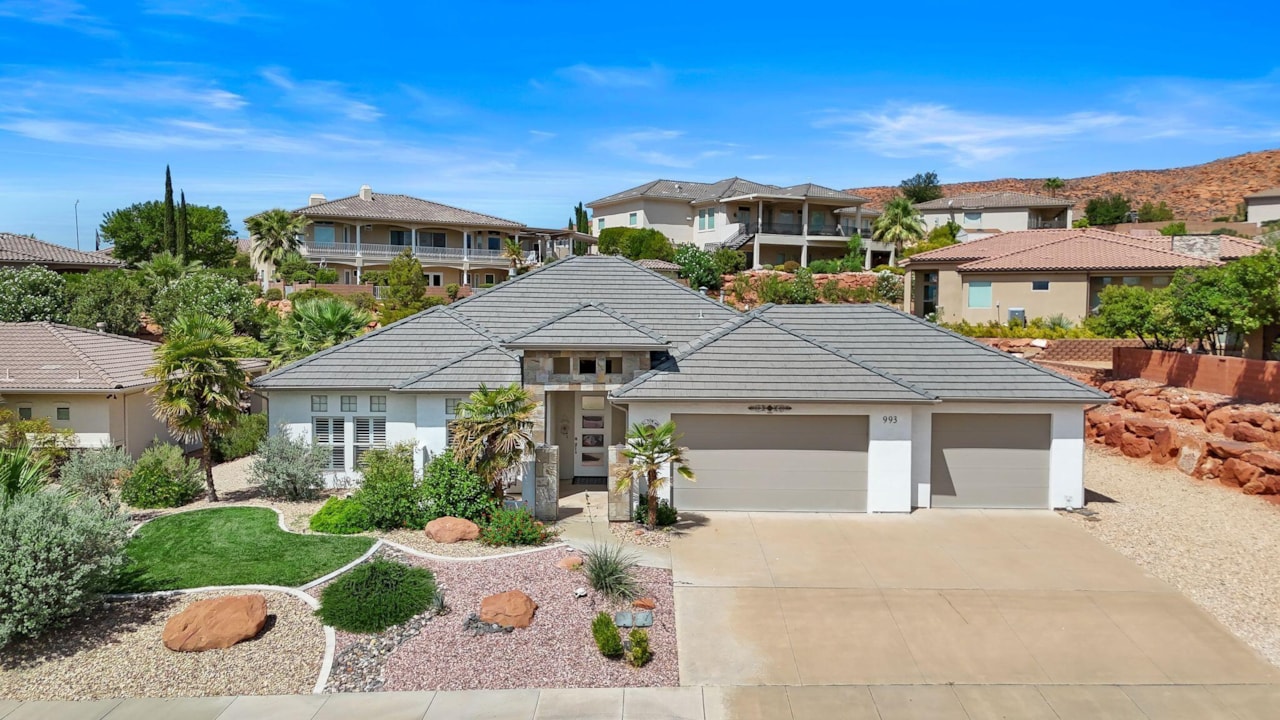 993 N Las Entradas DR Washington, UT 84780 home for sale, MLS#25-263477 - Erika Rogers Photo 3