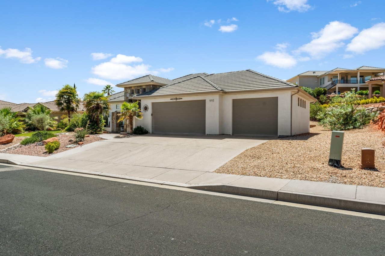 993 N Las Entradas DR Washington, UT 84780 home for sale, MLS#25-263477 - Erika Rogers Photo 5