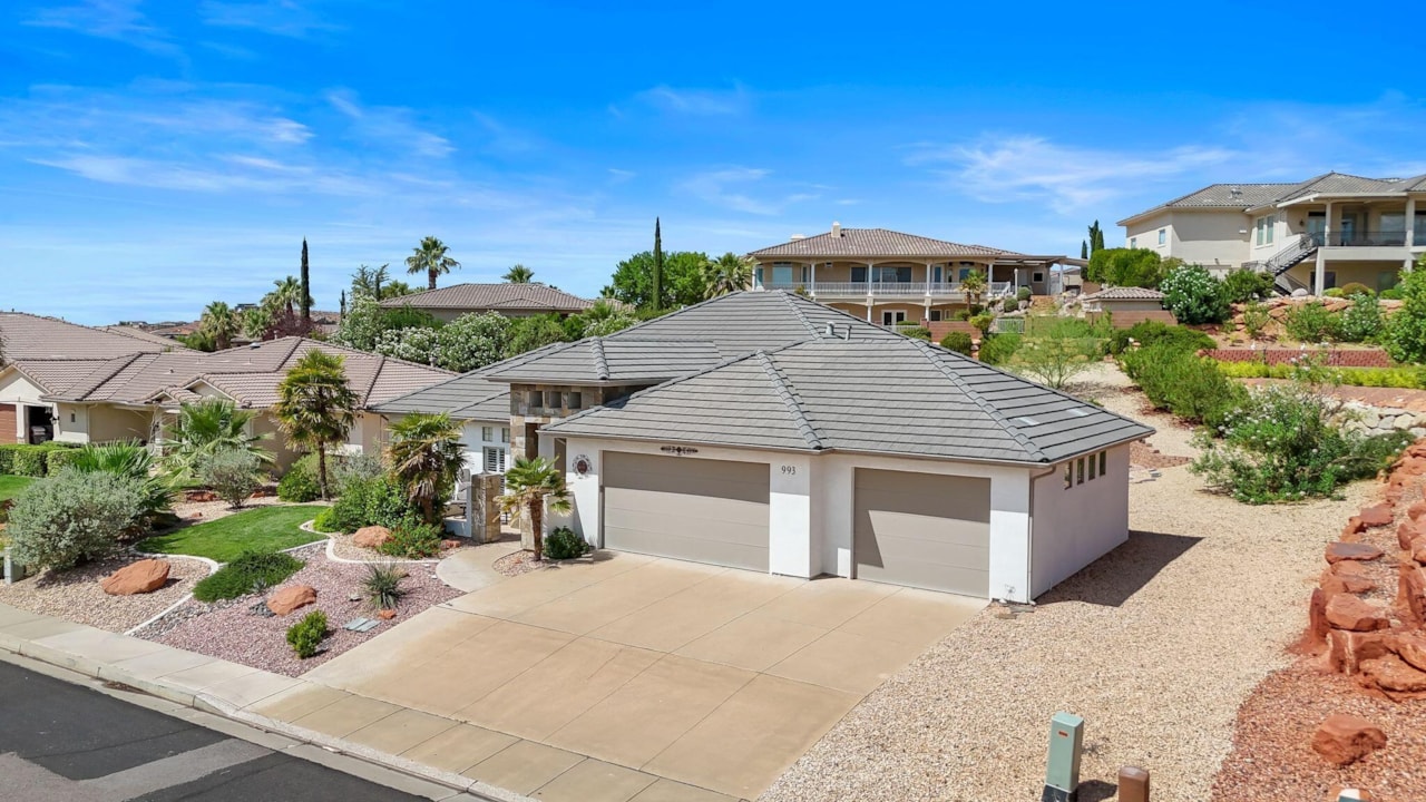 993 N Las Entradas DR Washington, UT 84780 home for sale, MLS#25-263477 - Erika Rogers Photo 6