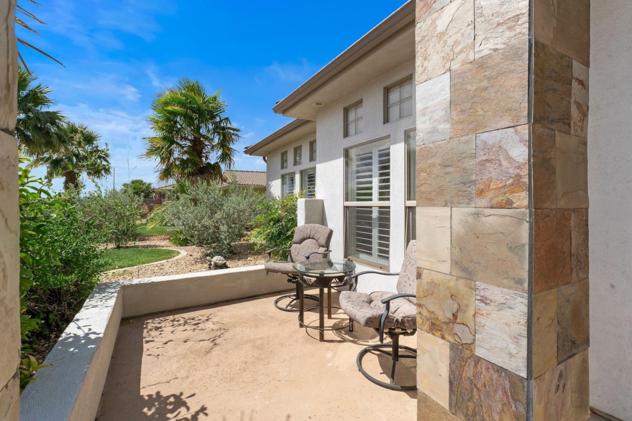 993 N Las Entradas DR Washington, UT 84780 home for sale, MLS#25-263477 - Erika Rogers Photo 8