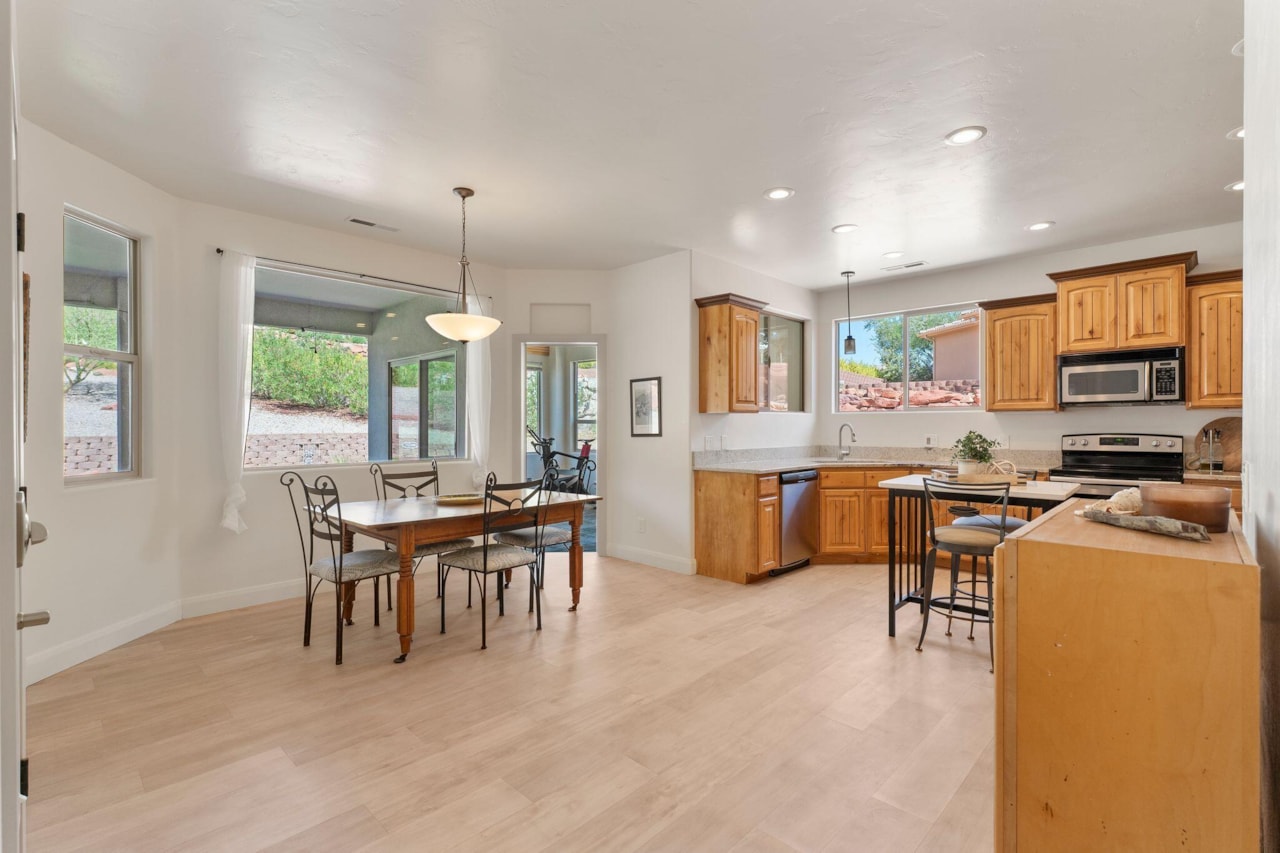 993 N Las Entradas DR Washington, UT 84780 home for sale, MLS#25-263477 - Erika Rogers Photo 14