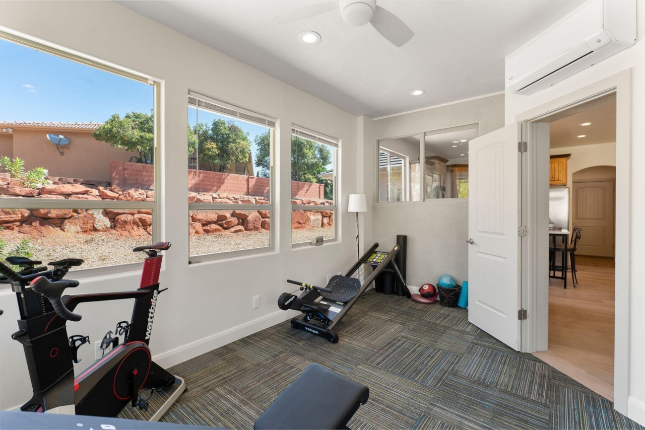 993 N Las Entradas DR Washington, UT 84780 home for sale, MLS#25-263477 - Erika Rogers Photo 18