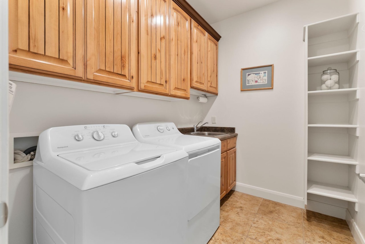 993 N Las Entradas DR Washington, UT 84780 home for sale, MLS#25-263477 - Erika Rogers Photo 20