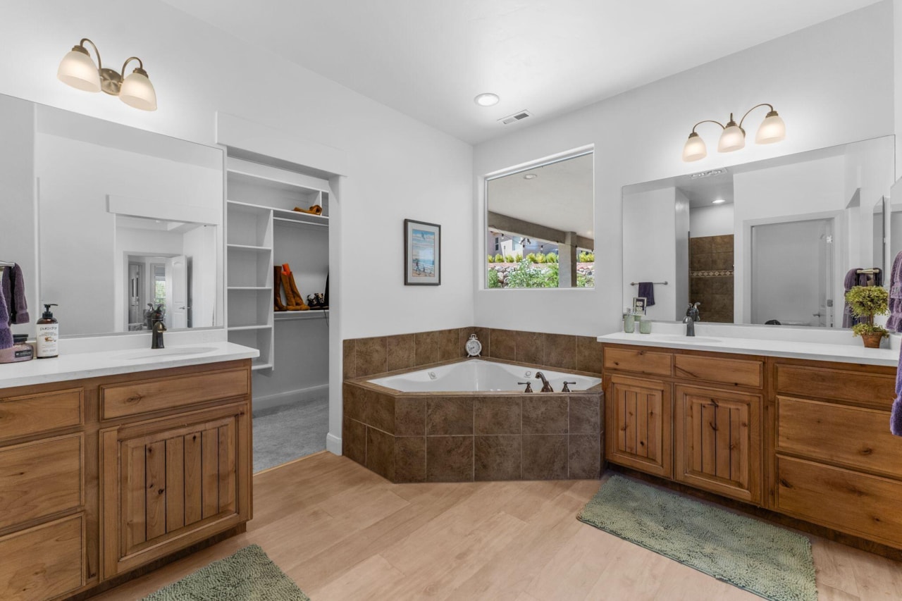 993 N Las Entradas DR Washington, UT 84780 home for sale, MLS#25-263477 - Erika Rogers Photo 29