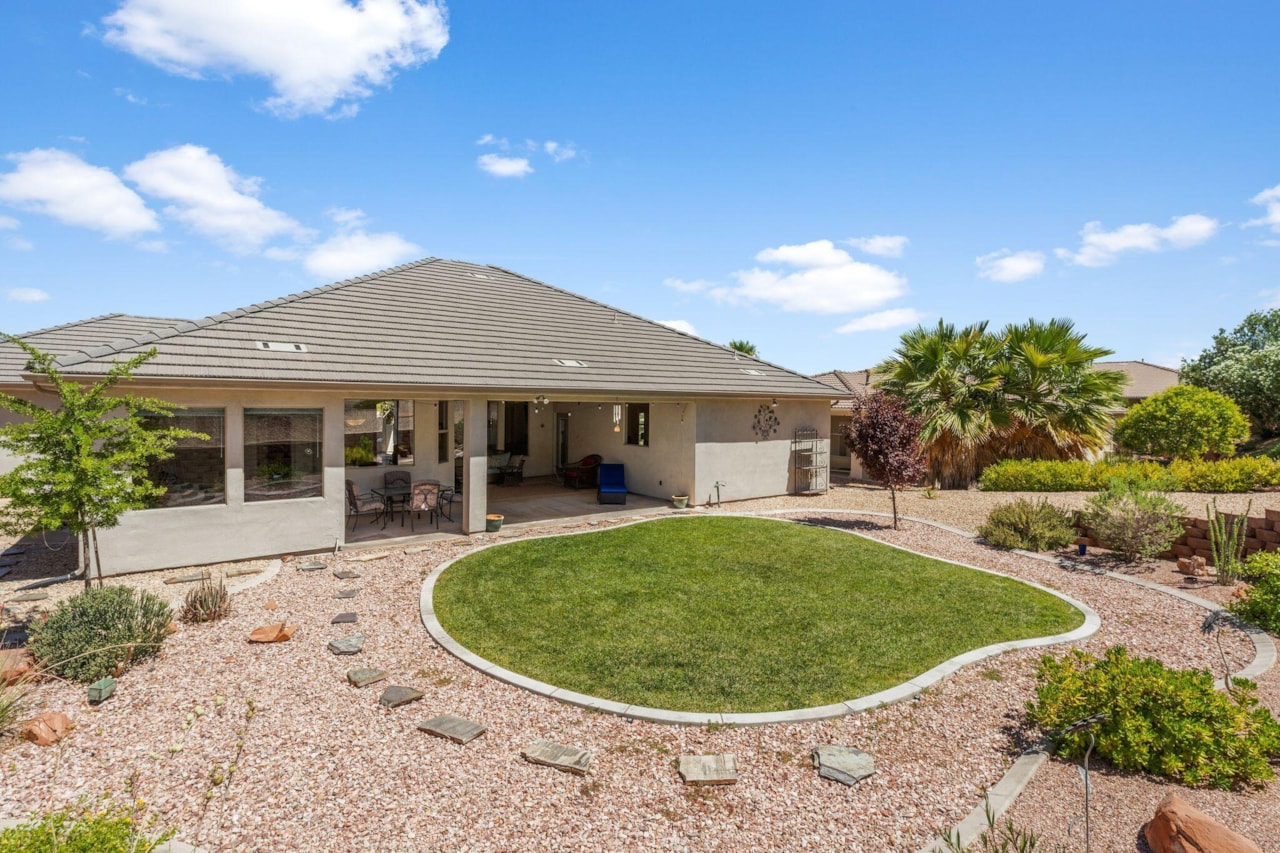 993 N Las Entradas DR Washington, UT 84780 home for sale, MLS#25-263477 - Erika Rogers Photo 40