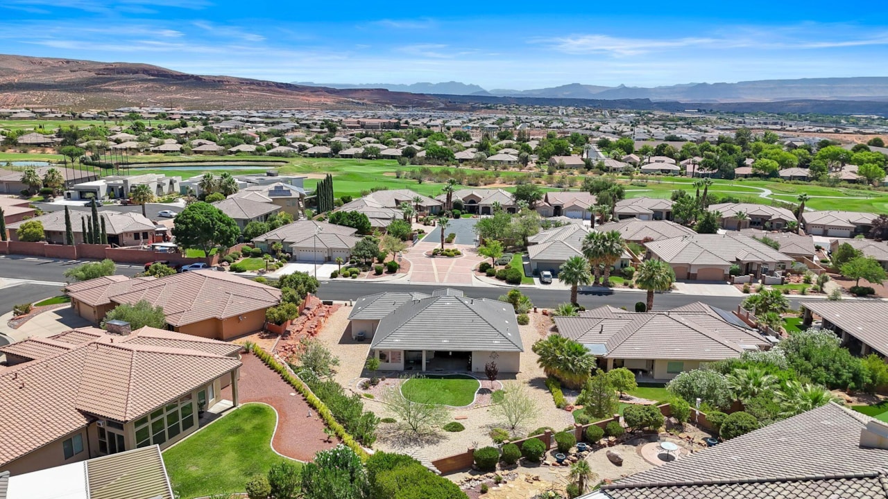 993 N Las Entradas DR Washington, UT 84780 home for sale, MLS#25-263477 - Erika Rogers Photo 44