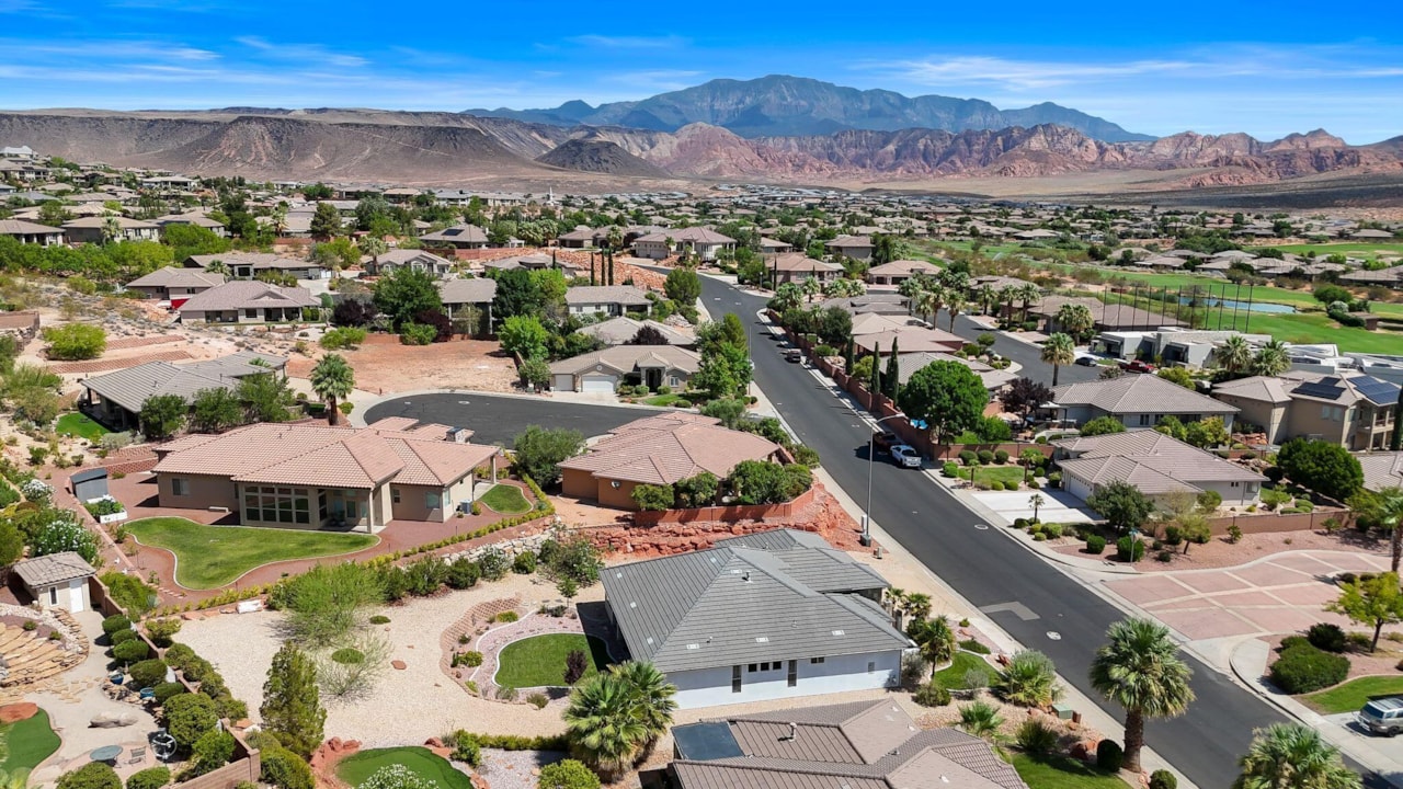 993 N Las Entradas DR Washington, UT 84780 home for sale, MLS#25-263477 - Erika Rogers Photo 46