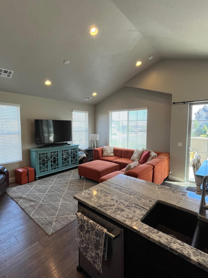 3671 Montreal LN St George, UT 84790 home for sale, MLS#25-263576 - Erika Rogers Photo 10