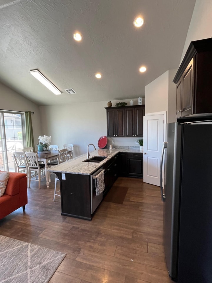 3671 Montreal LN St George, UT 84790 home for sale, MLS#25-263576 - Erika Rogers Photo 12