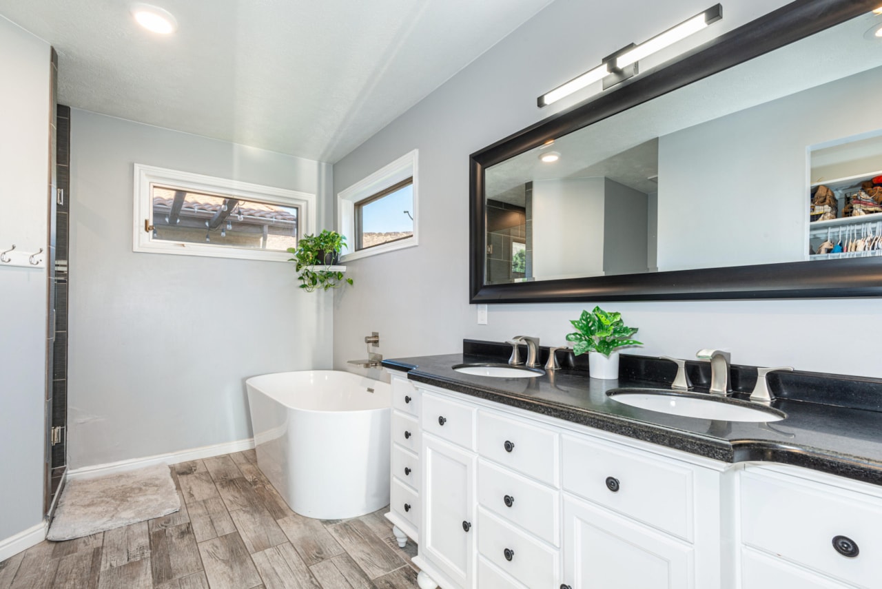 10 N Valley View DR #109 St George, UT 84770 home for sale, MLS#25-263607 - Erika Rogers Photo 15