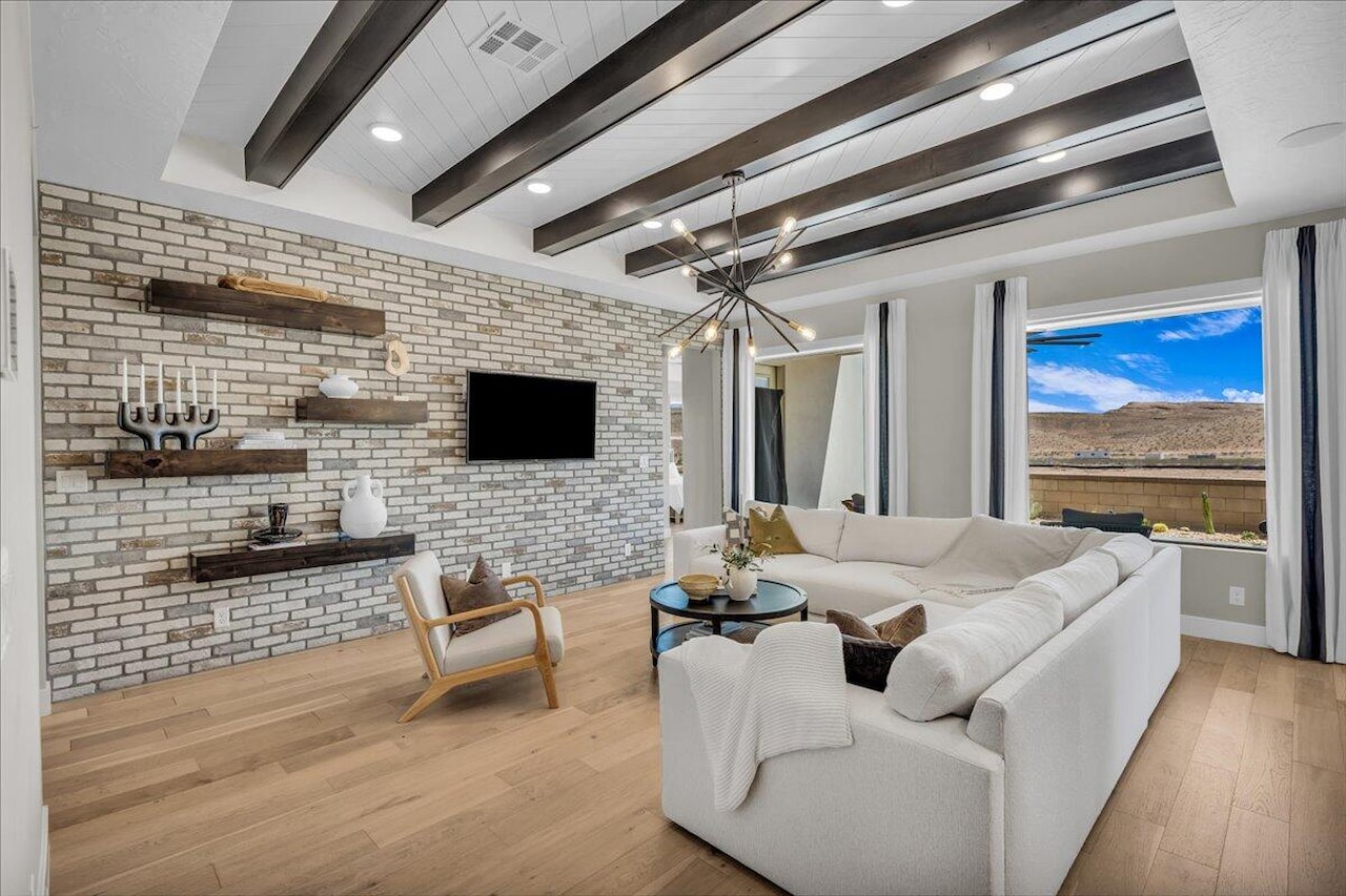 5729 S Cardinal Wing DR St George, UT 84790 home for sale, MLS#25-263614 - Erika Rogers Photo 4