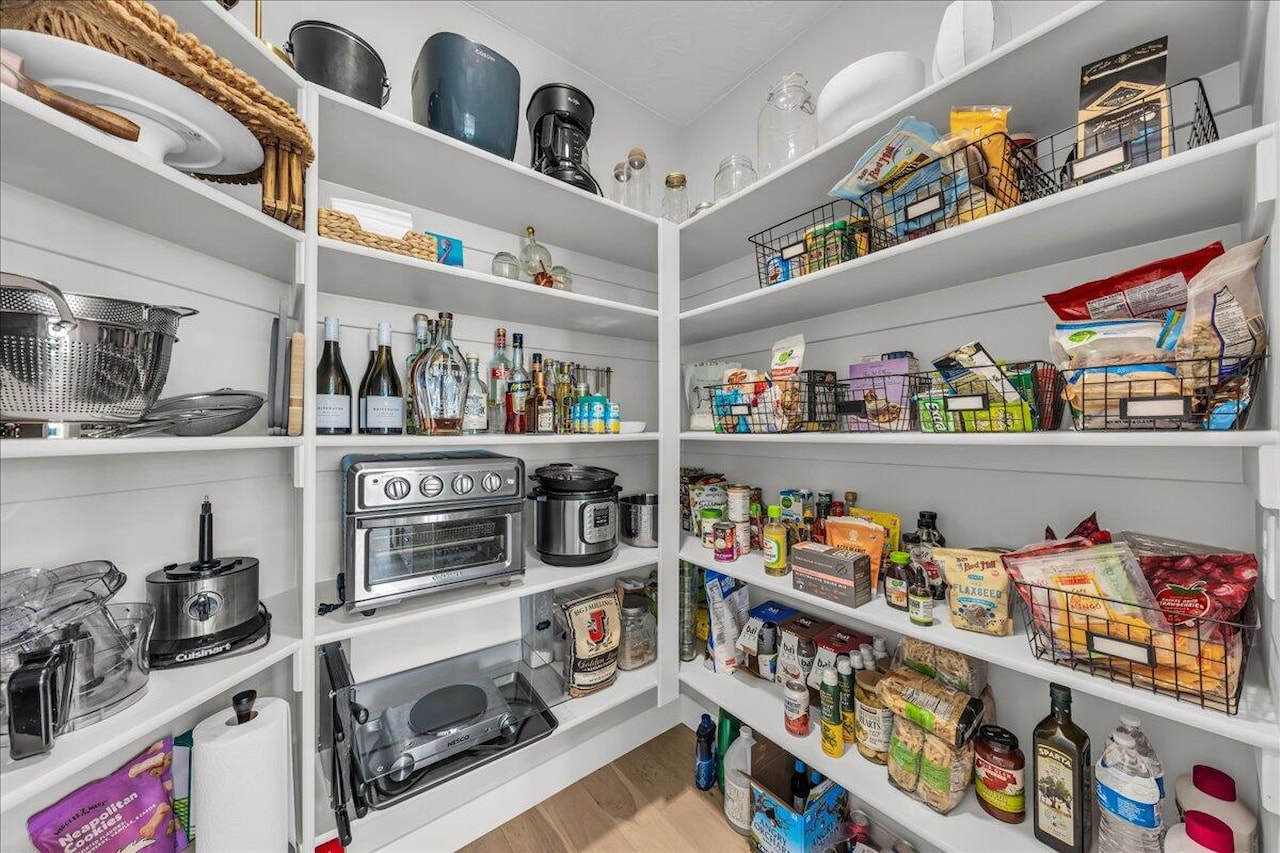 5729 S Cardinal Wing DR St George, UT 84790 home for sale, MLS#25-263614 - Erika Rogers Photo 18