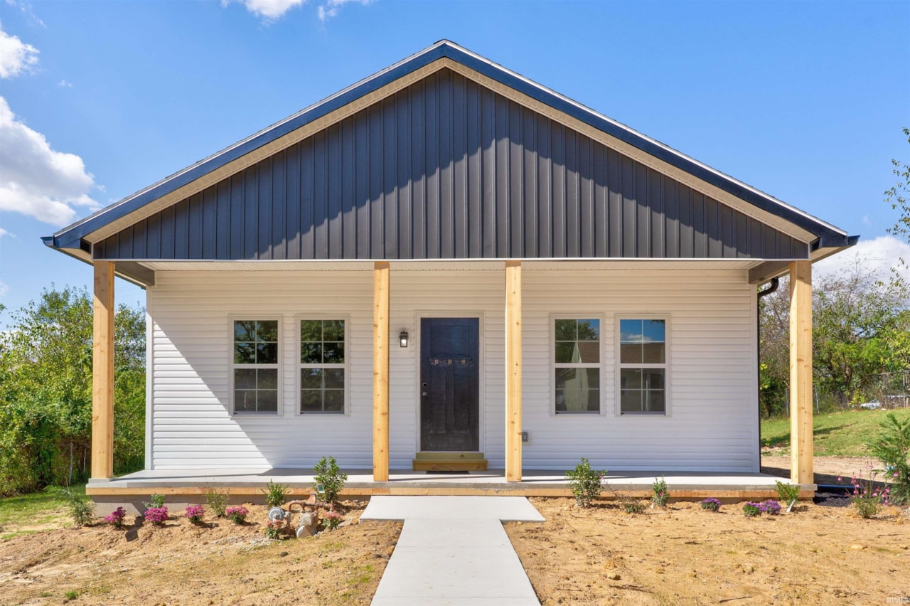 F.C. Tucker Emge - Homes for Sale - 426 N Lincoln Street - Oakland City ...