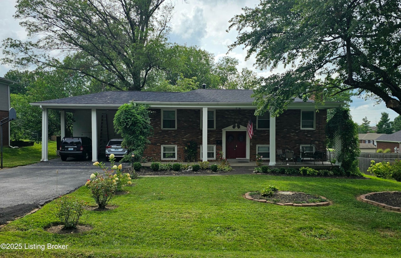102 Sunset Dr La Grange, KY 40031 | #1694276 | Mcmakin Manor | $365,000