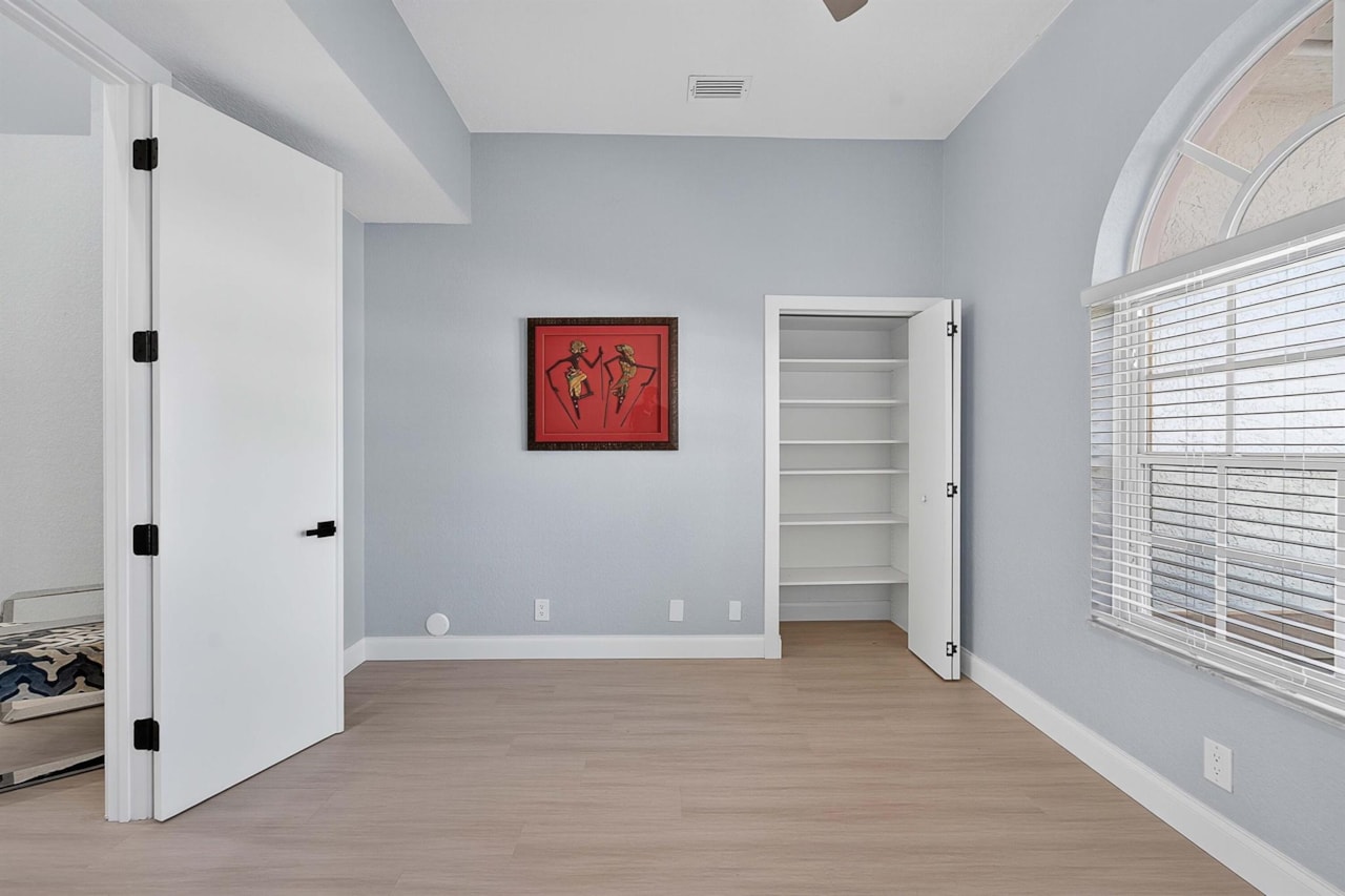 『TEN BEACH L』 10602 NE 60th St, Kirkland, WA 98033 | For Sale ($2,100,000