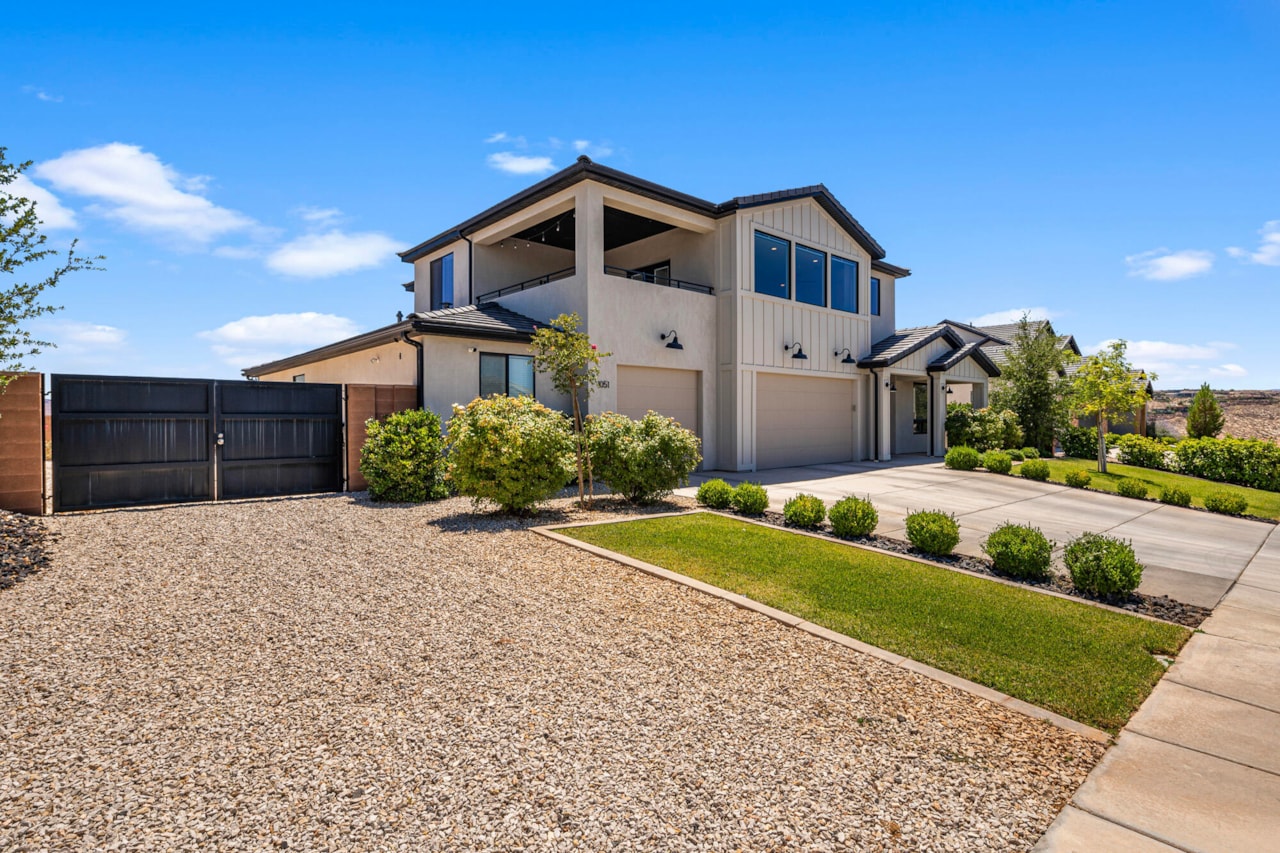 1051 S High Mesa CIR St George, UT 84790 home for sale, MLS#25-263449 - Erika Rogers Photo 3