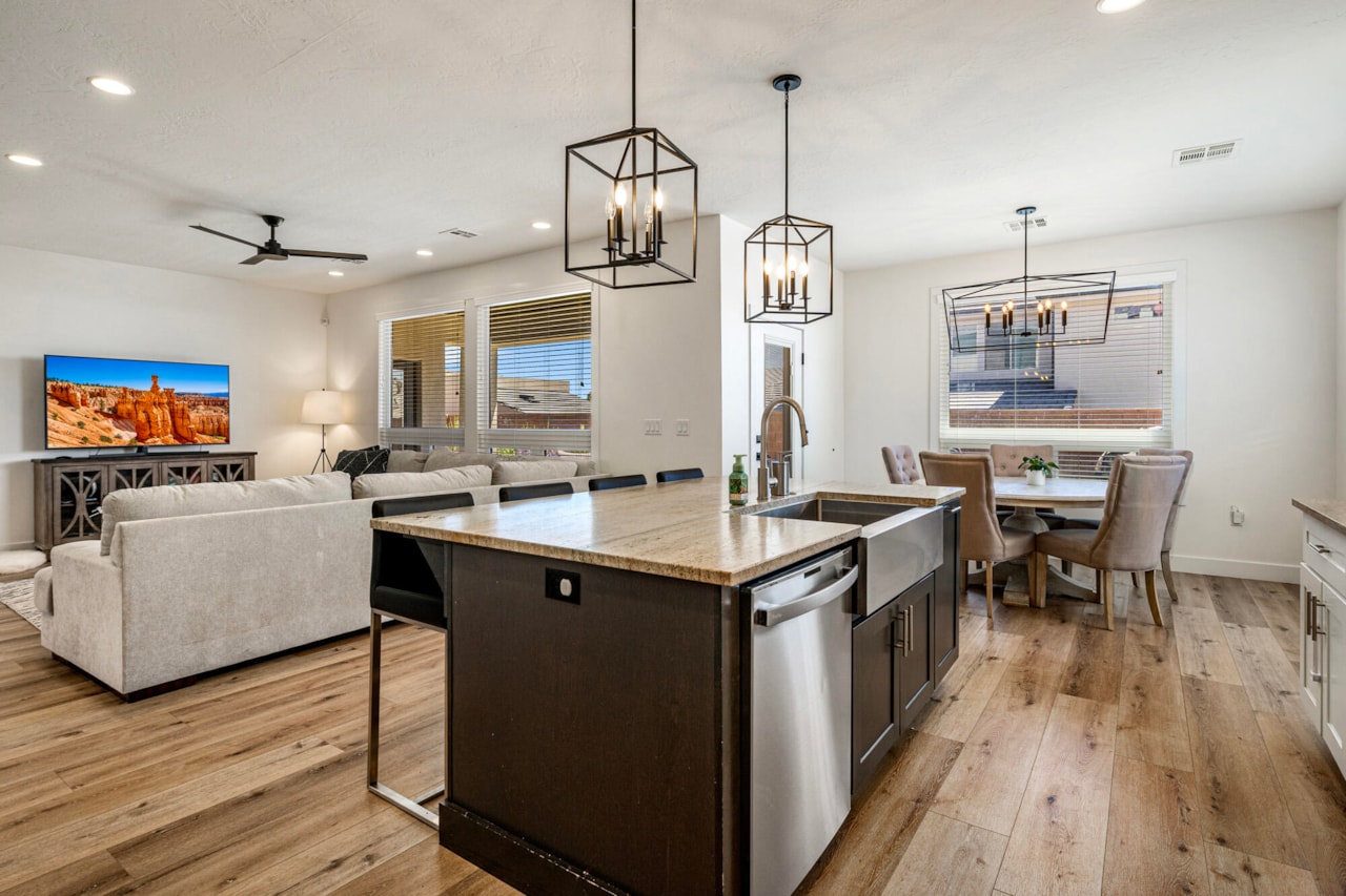 1051 S High Mesa CIR St George, UT 84790 home for sale, MLS#25-263449 - Erika Rogers Photo 8