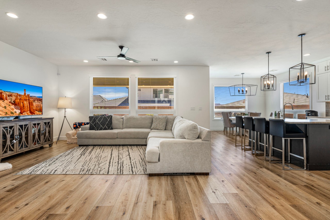 1051 S High Mesa CIR St George, UT 84790 home for sale, MLS#25-263449 - Erika Rogers Photo 9