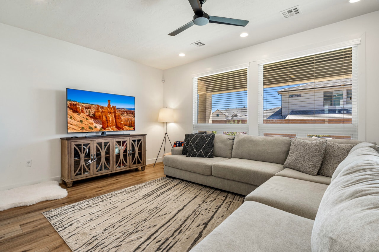 1051 S High Mesa CIR St George, UT 84790 home for sale, MLS#25-263449 - Erika Rogers Photo 12