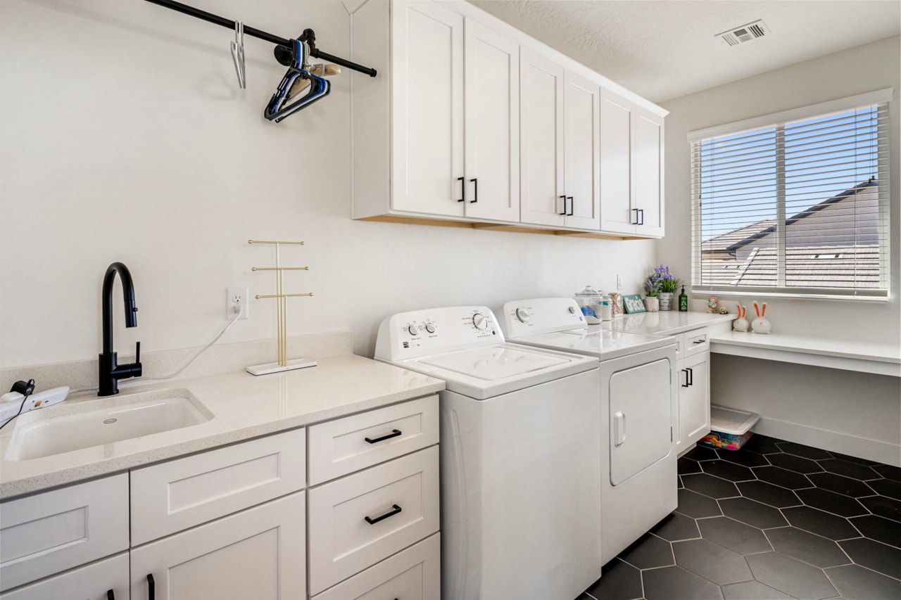 1051 S High Mesa CIR St George, UT 84790 home for sale, MLS#25-263449 - Erika Rogers Photo 26