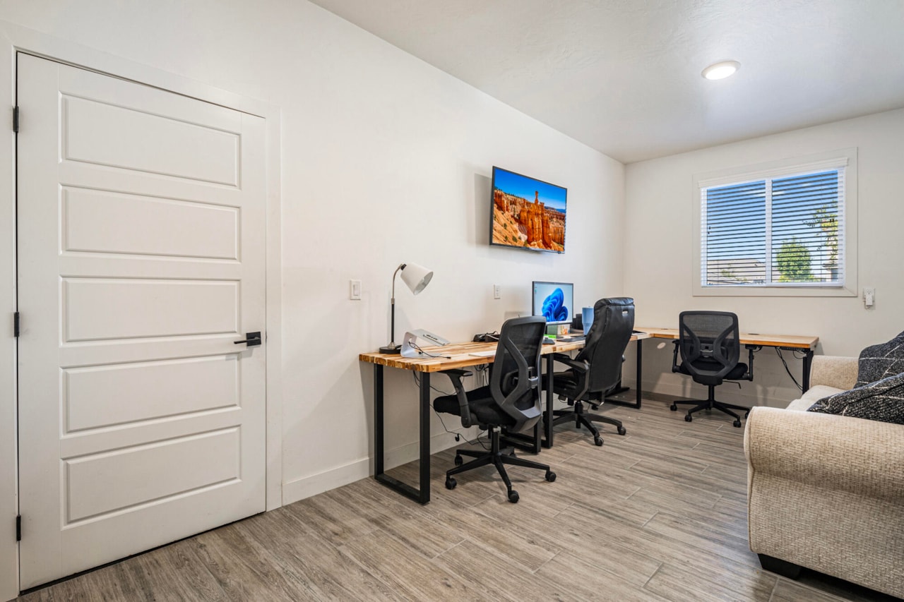 1051 S High Mesa CIR St George, UT 84790 home for sale, MLS#25-263449 - Erika Rogers Photo 30