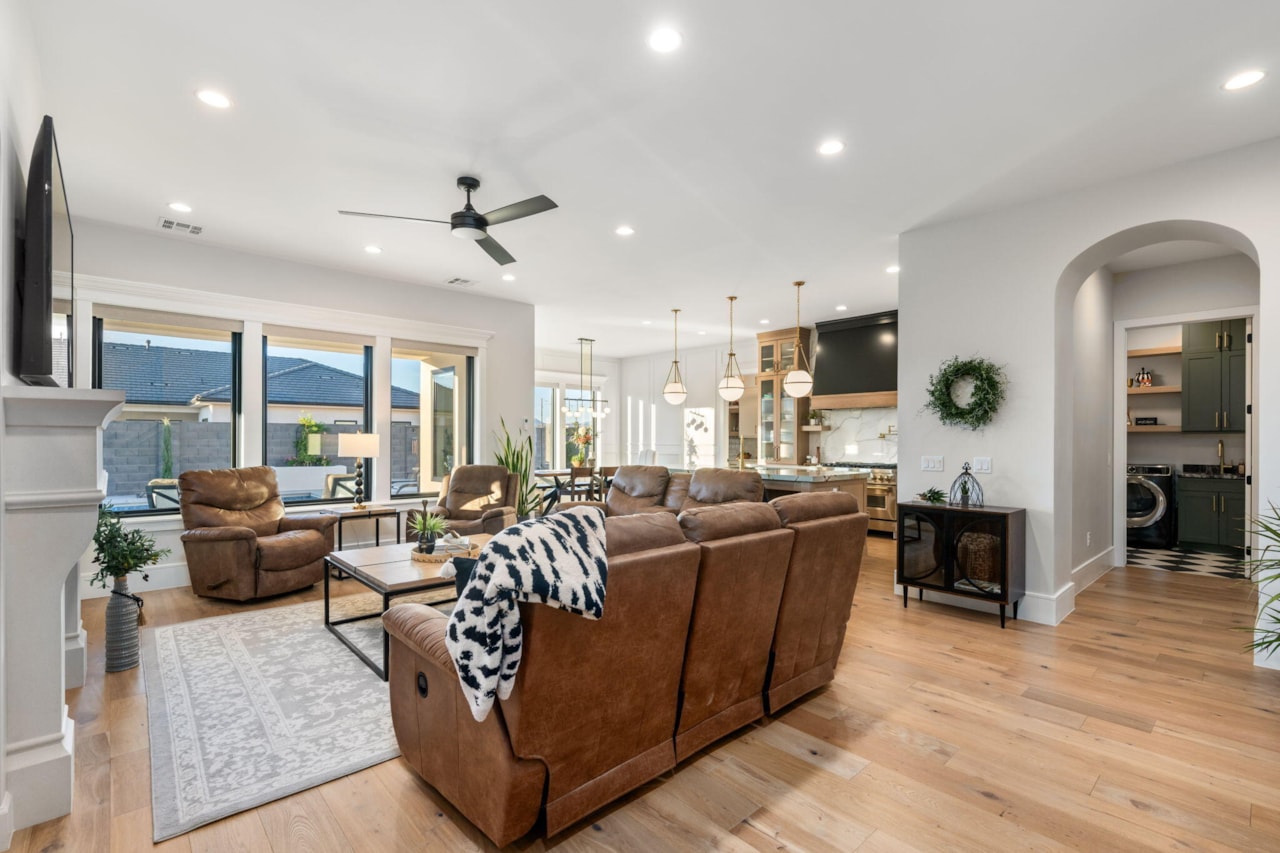 2799 Stonedale DR St George, UT 84790 home for sale, MLS#25-263626 - Erika Rogers Photo 7