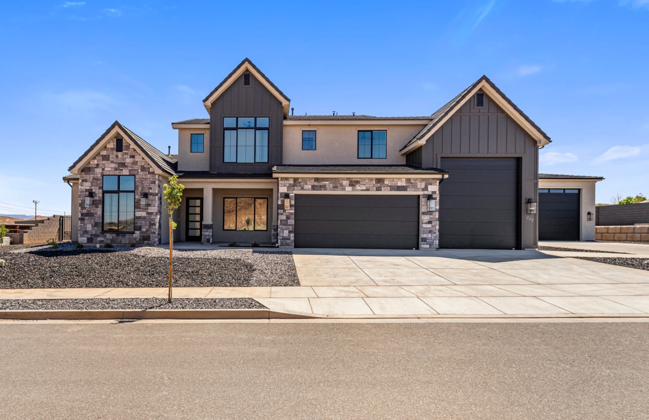 949 S Quick Draw DR Washington, UT 84780 home for sale, MLS#25-263856 - Erika Rogers Photo 2