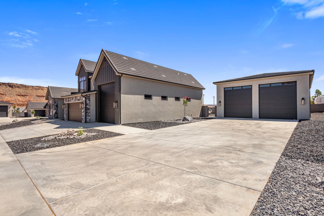 949 S Quick Draw DR Washington, UT 84780 home for sale, MLS#25-263856 - Erika Rogers Photo 3