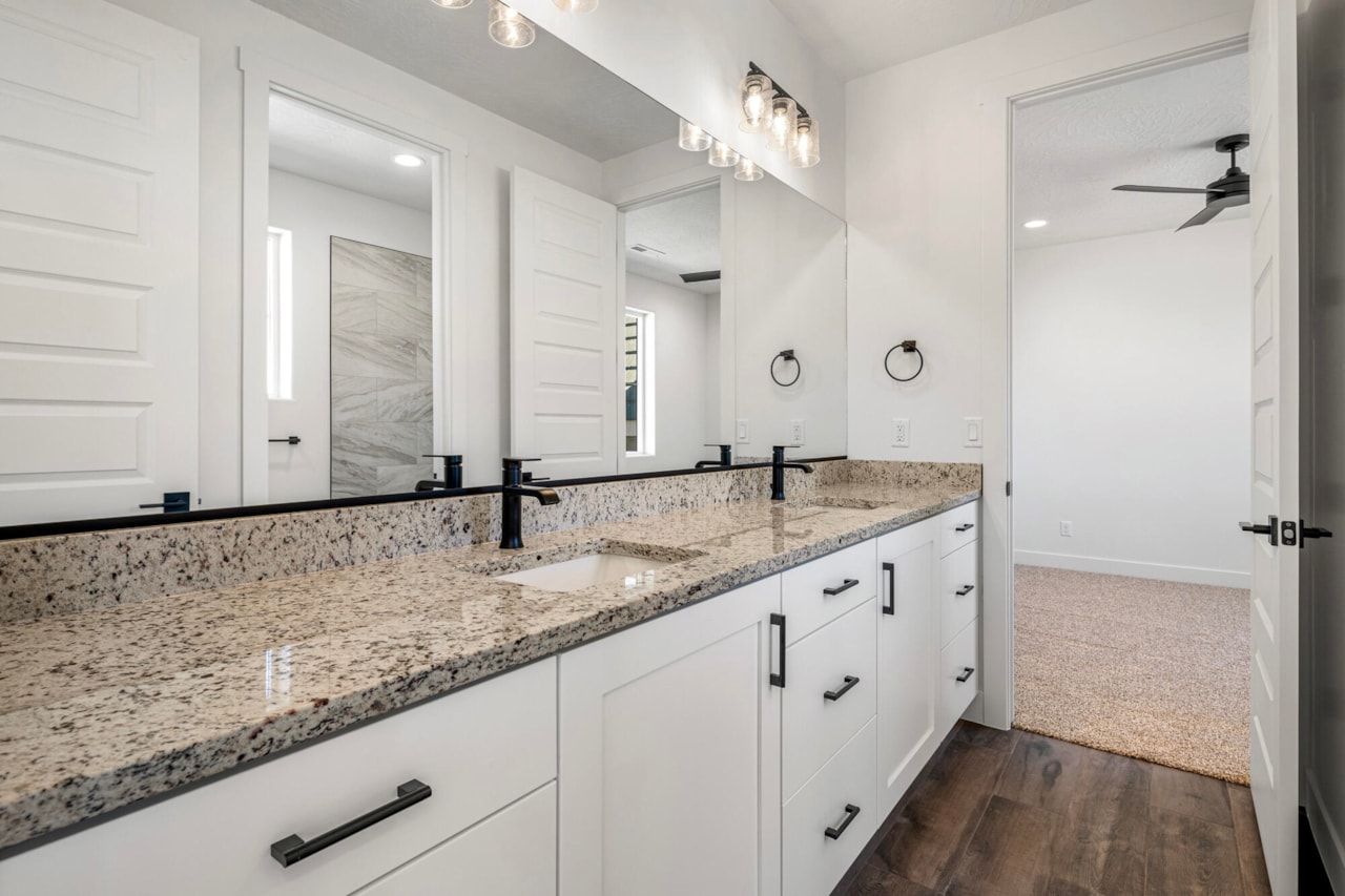 949 S Quick Draw DR Washington, UT 84780 home for sale, MLS#25-263856 - Erika Rogers Photo 13