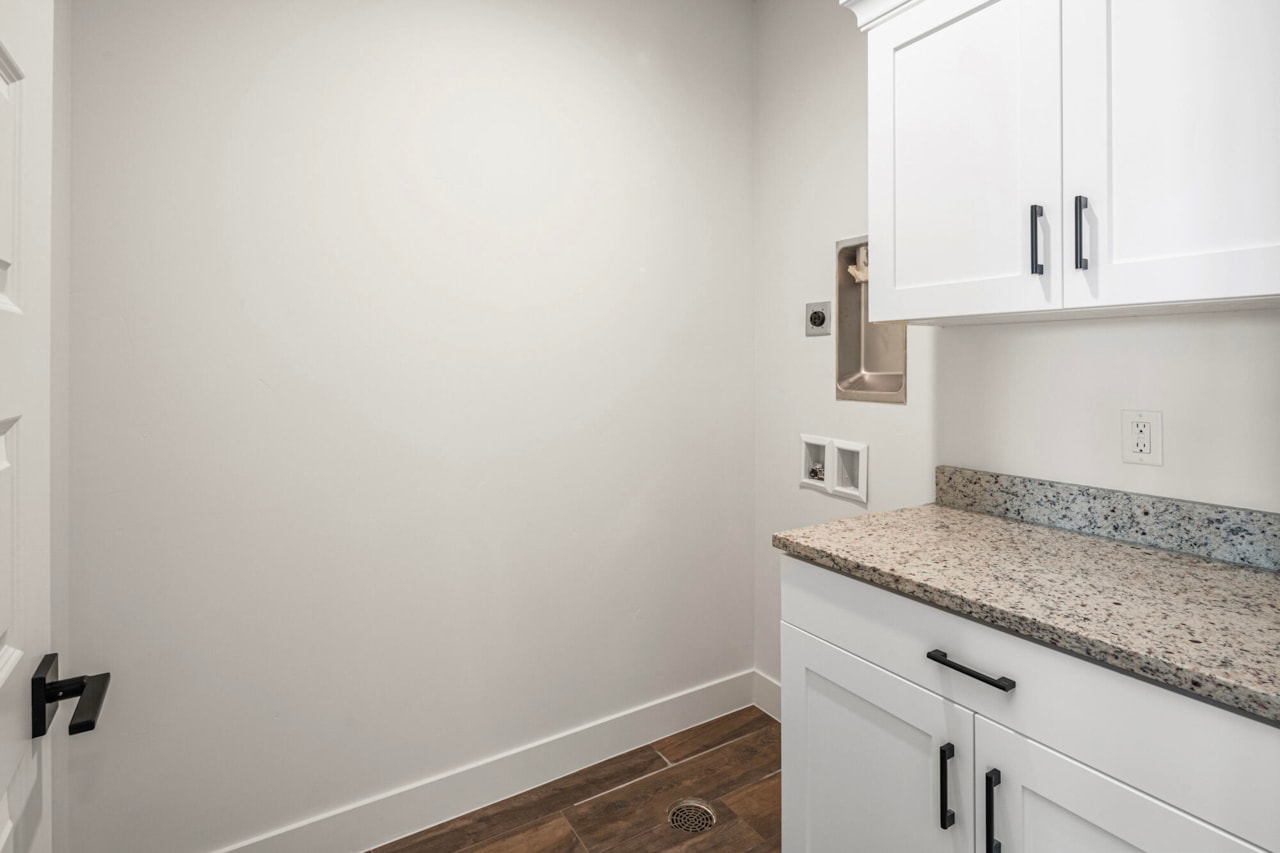 949 S Quick Draw DR Washington, UT 84780 home for sale, MLS#25-263856 - Erika Rogers Photo 15