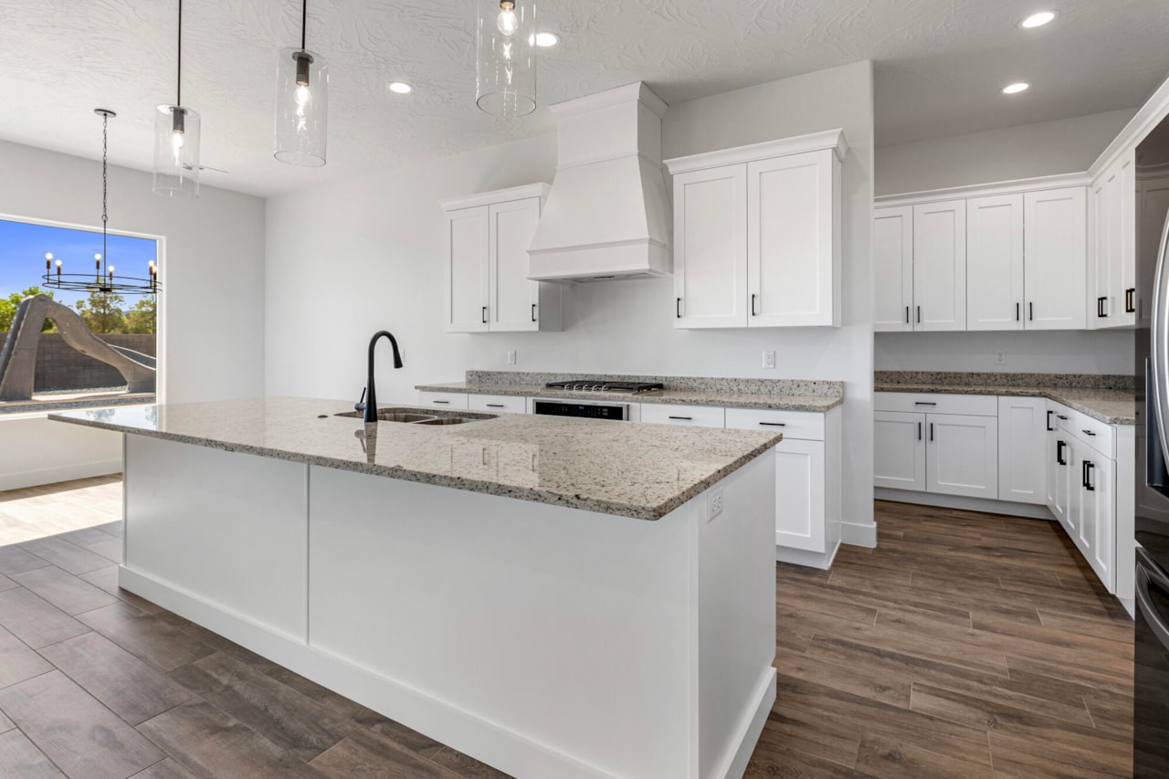 949 S Quick Draw DR Washington, UT 84780 home for sale, MLS#25-263856 - Erika Rogers Photo 9