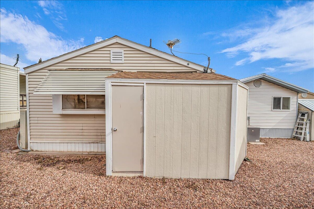 1150 W Red Hills Parkway #141 Washington, UT 84780 home for sale, MLS#25-257661 - Erika Rogers Photo 18