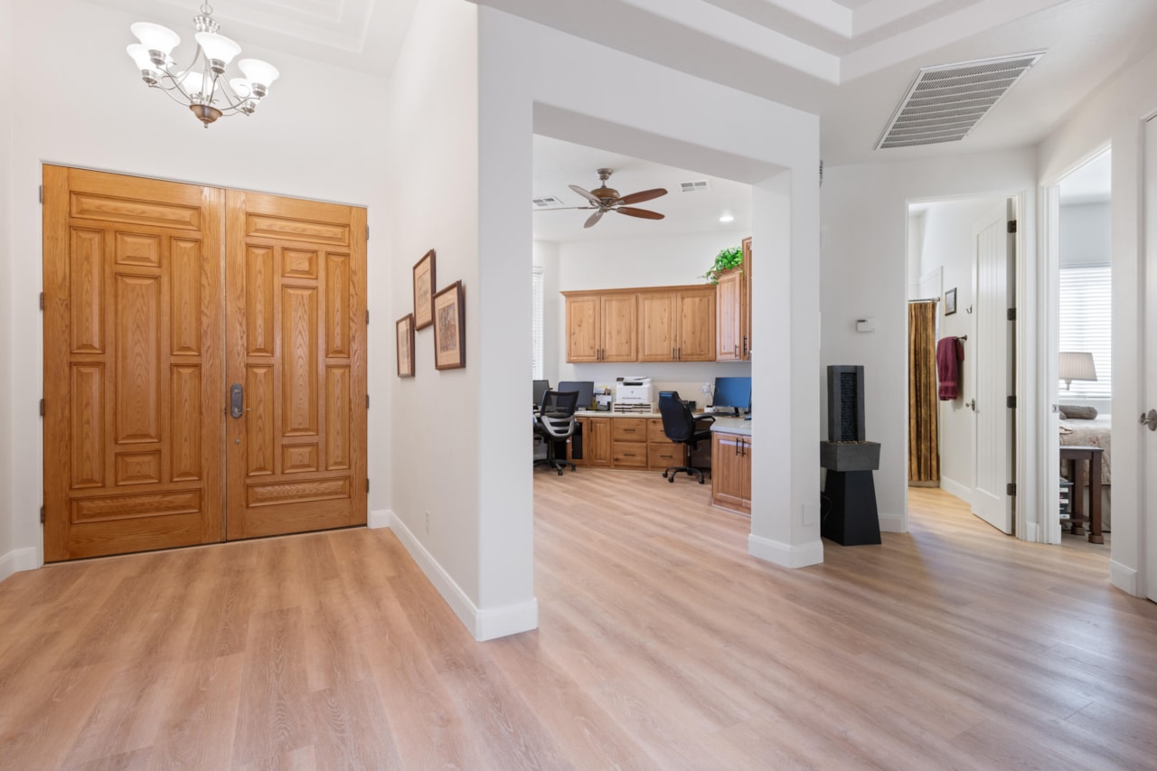 61 Shadow Ridge DR Washington, UT 84780 home for sale, MLS#25-263989 - Erika Rogers Photo 5