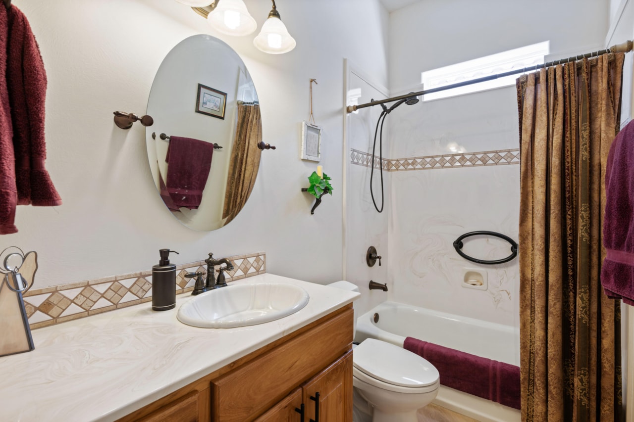 61 Shadow Ridge DR Washington, UT 84780 home for sale, MLS#25-263989 - Erika Rogers Photo 8