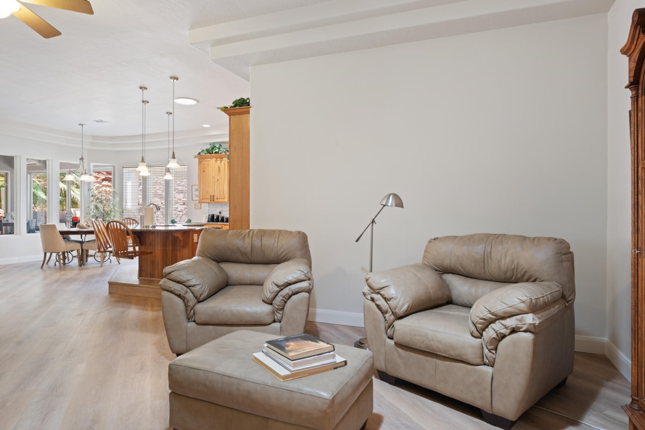 61 Shadow Ridge DR Washington, UT 84780 home for sale, MLS#25-263989 - Erika Rogers Photo 12