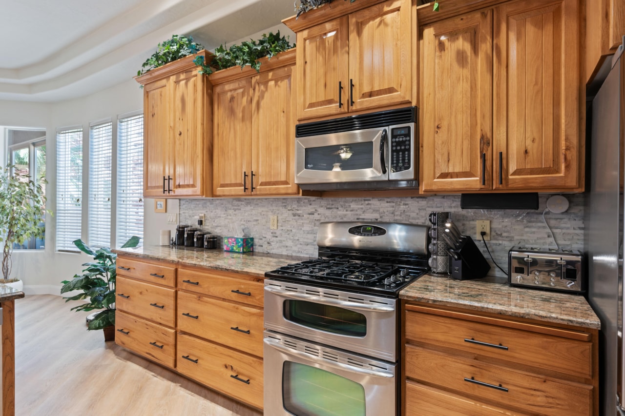 61 Shadow Ridge DR Washington, UT 84780 home for sale, MLS#25-263989 - Erika Rogers Photo 17