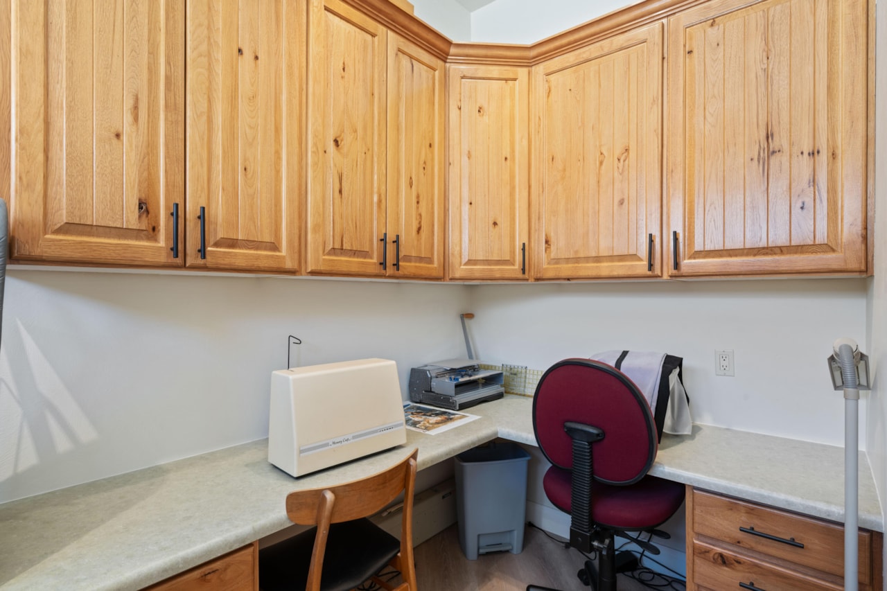 61 Shadow Ridge DR Washington, UT 84780 home for sale, MLS#25-263989 - Erika Rogers Photo 19