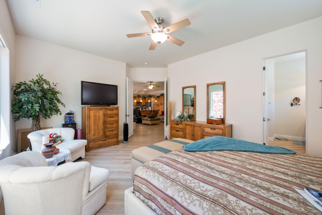 61 Shadow Ridge DR Washington, UT 84780 home for sale, MLS#25-263989 - Erika Rogers Photo 25