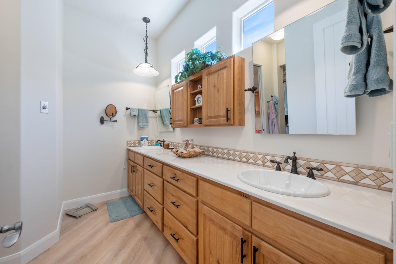 61 Shadow Ridge DR Washington, UT 84780 home for sale, MLS#25-263989 - Erika Rogers Photo 26