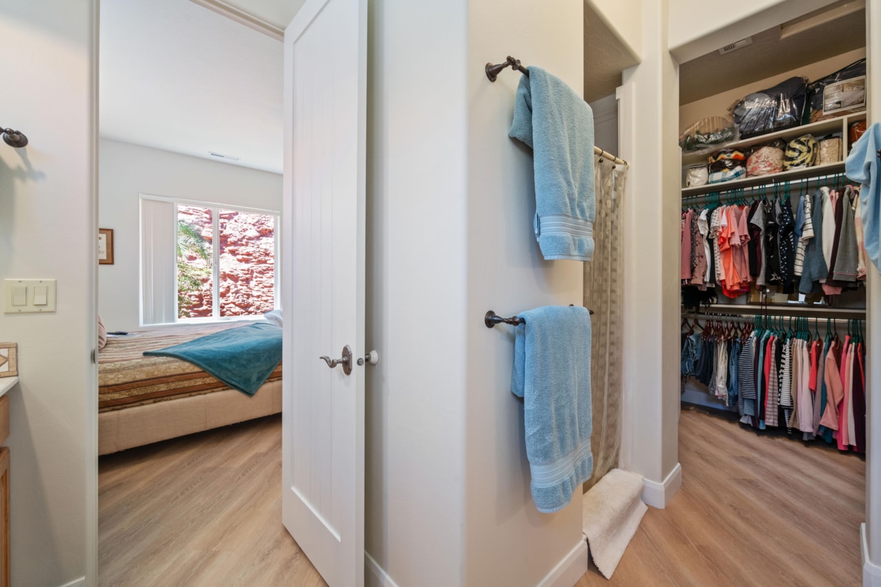 61 Shadow Ridge DR Washington, UT 84780 home for sale, MLS#25-263989 - Erika Rogers Photo 28