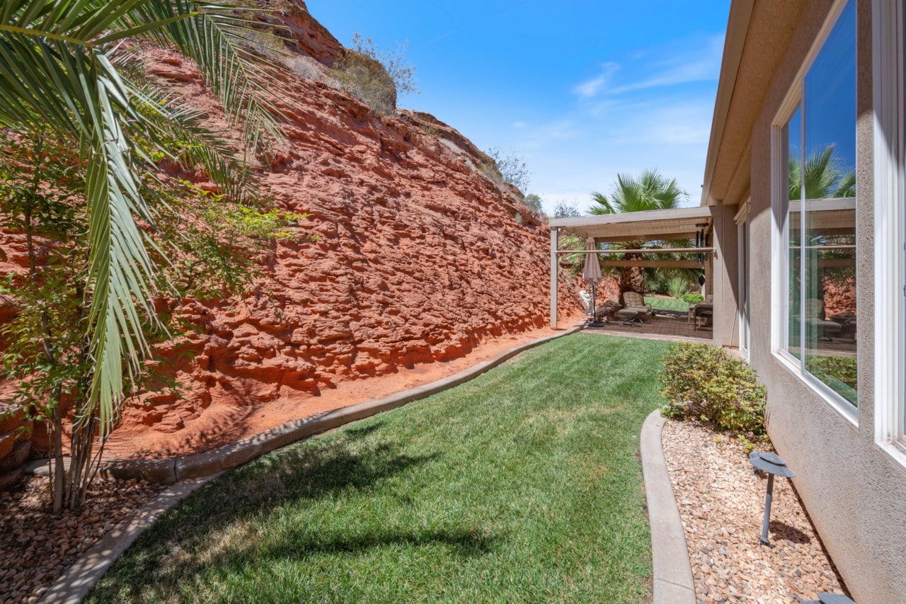 61 Shadow Ridge DR Washington, UT 84780 home for sale, MLS#25-263989 - Erika Rogers Photo 34