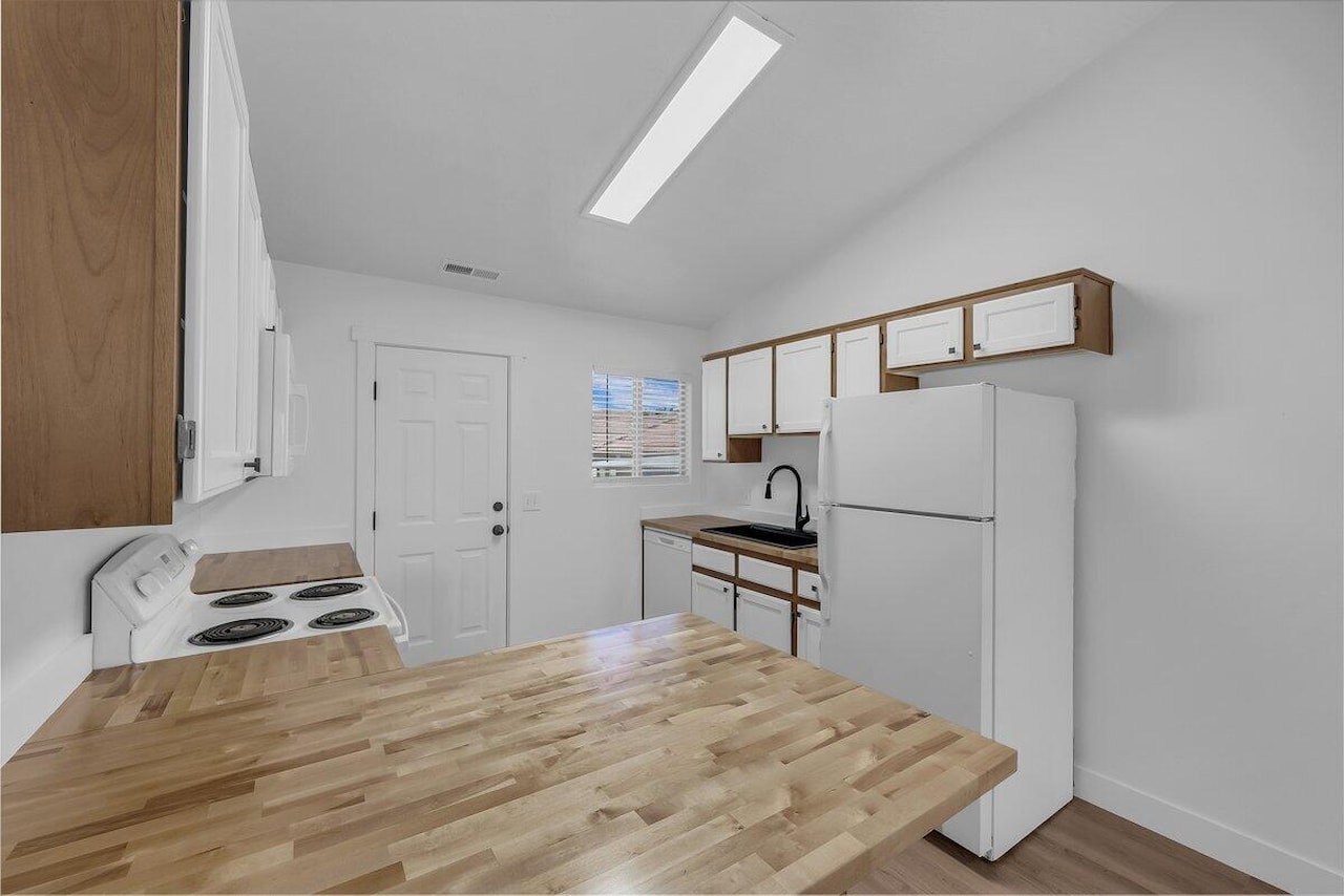 700 N Main ST #L6 Washington, UT 84780 condo for sale, MLS#25-264052 - Erika Rogers Photo 6